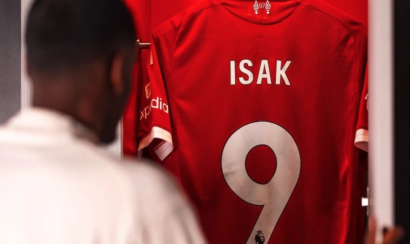 alexander isak drakt