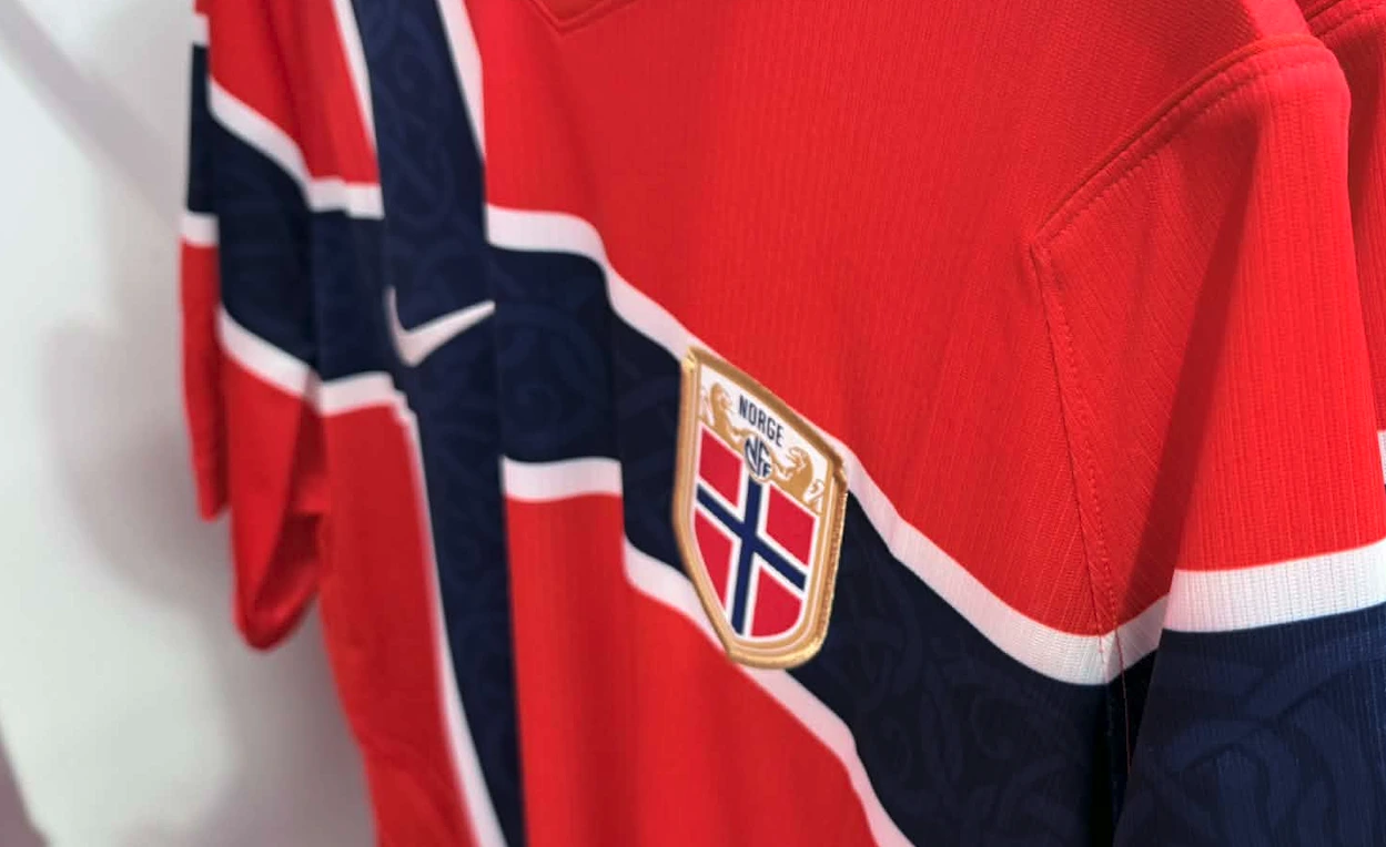 Norges hjemmedrakt avbildet blant flere VM-drakter lansert til fotball-VM 2026.