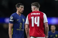 Arsenal-spissen hylles for å «bølle» med Atlético: – Et beist