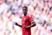 Hvor ser man Newcastle mot Liverpool på TV?