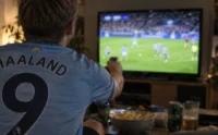 Hvor kan man se Viking mot Aston Villa på TV?